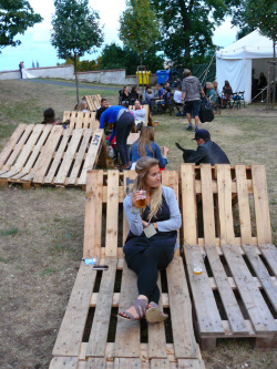 K létu v Praze už devět let neodmyslitelně patří Mezinárodní Festival nového cirkusu a divadla Letní Letná, který se, jak už samotný název napovídá, koná každoročně v Letenských sadech. Letošní ročník, který jste mohli navštívit v Praze od 19.08. do 02.09., jsme doplnili částí instantního parku urbanACT. Malá instalace, která, doufejme, návštěvníky této skvělé akce potěšila!
Moc děkujeme pořadatelům Letní Letné, více info o festivalu tady.